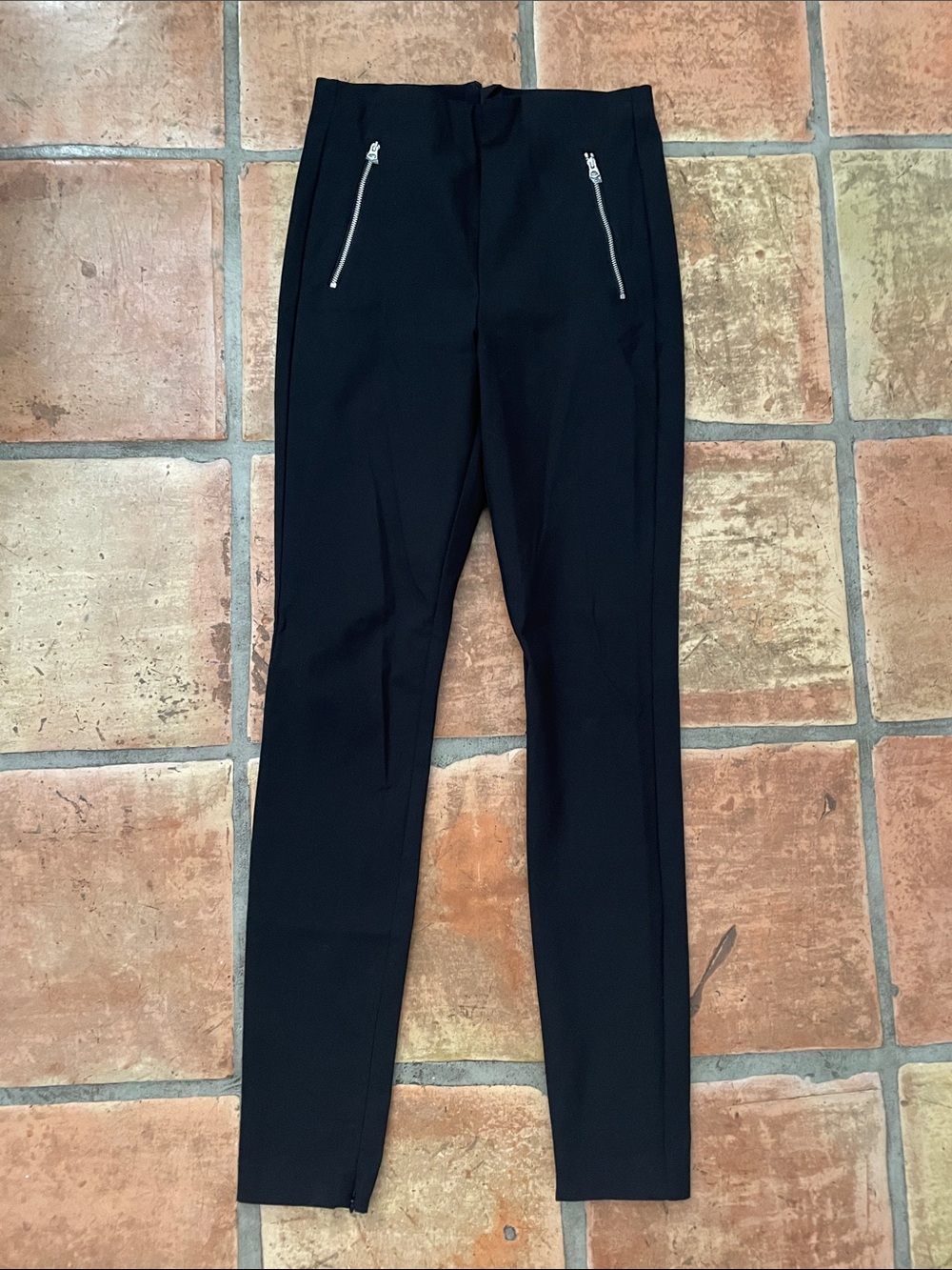 New NWOT Rag & Bone Size 4 Black Zippered Skinny Pant with Ankle Zippers